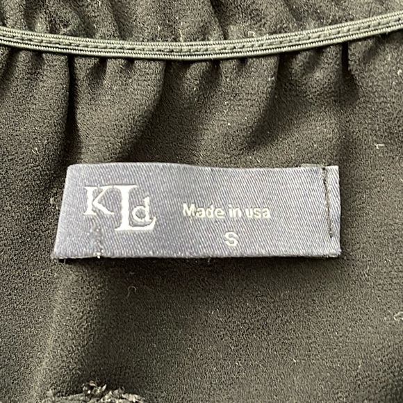 KLD Signature Chiffon Ruffle Edge Tank - Picture 4 of 4